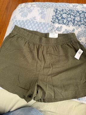 Old Navy Olive High-Waist Pull-On Women's Shorts